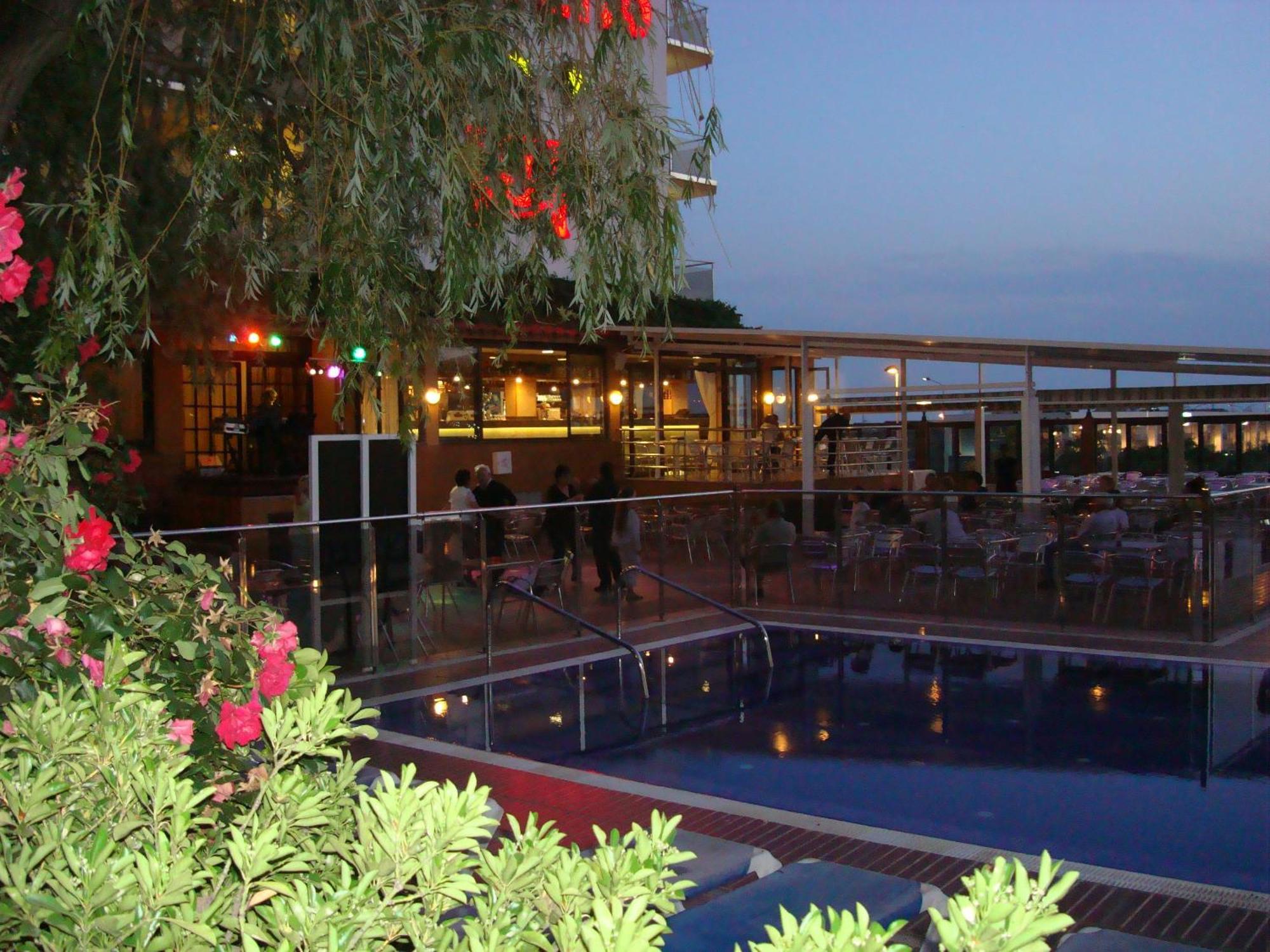 Hotel Univers Roses Zewnętrze zdjęcie