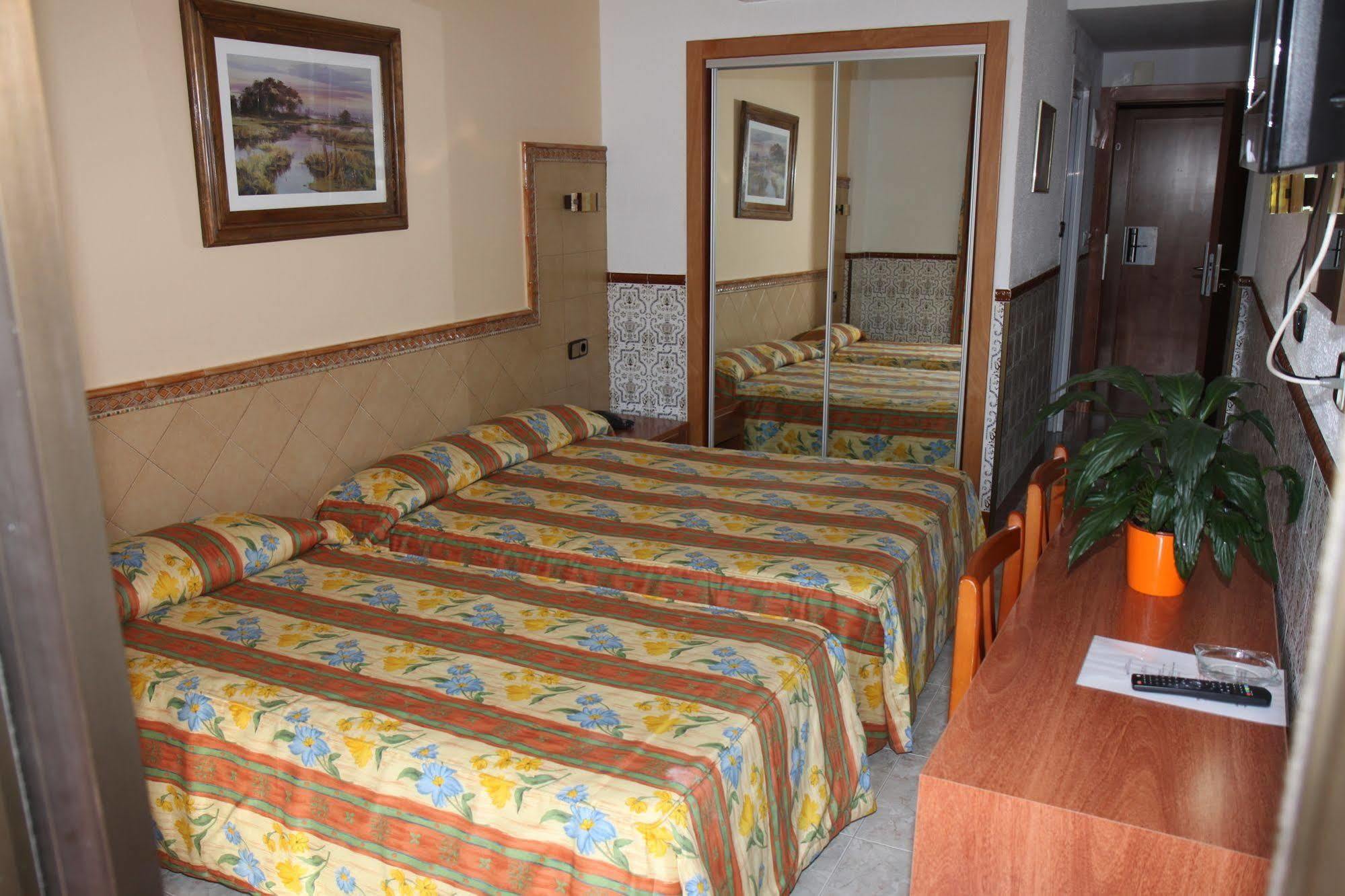 Hotel Univers Roses Zewnętrze zdjęcie